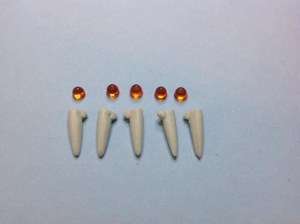 AUSLOWE Truck Part BULLET STYLE CAB MARKER LIGHTS WITH ORANGE LENSE 1/25 ML7