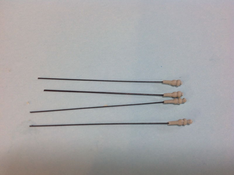 AUSLOWE Truck Part CB/UHF FLEXIBLE AERIALS WITH RESIN BASE GENERIC SCALE M28