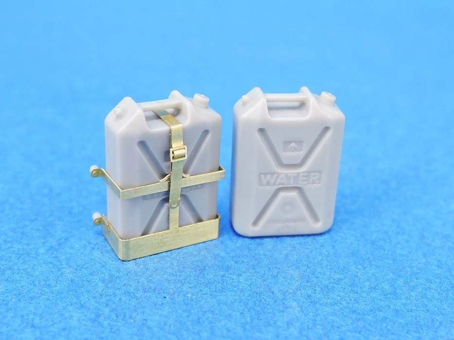 Legend Productions 1/35 IDF Early Water Can w/holder set (10each)