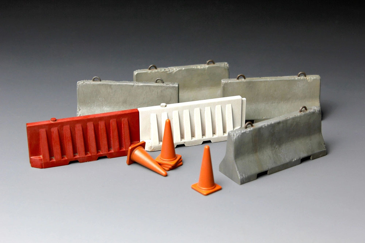Meng 1/35 Concrete & Plastic Barrier Set