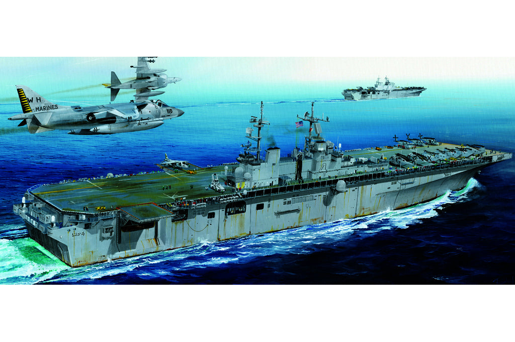 HobbyBoss 1/700 Boxer LHD-4 HB83405