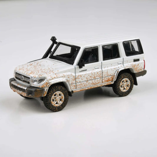 Para64 1/64 2014 Toyota Land Cruiser LC76 Off Road Effect Diecast Model Car PA-66312