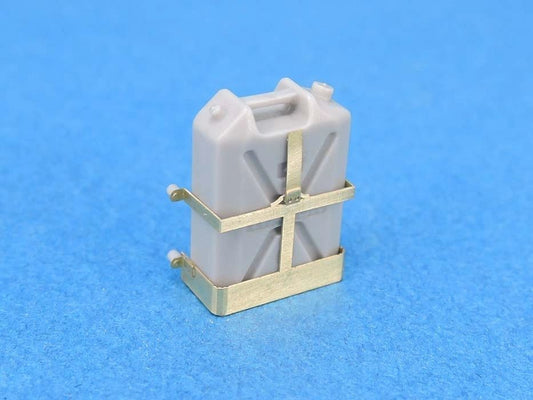 Legend Productions 1/35 IDF Early Water Can w/holder set (10each)