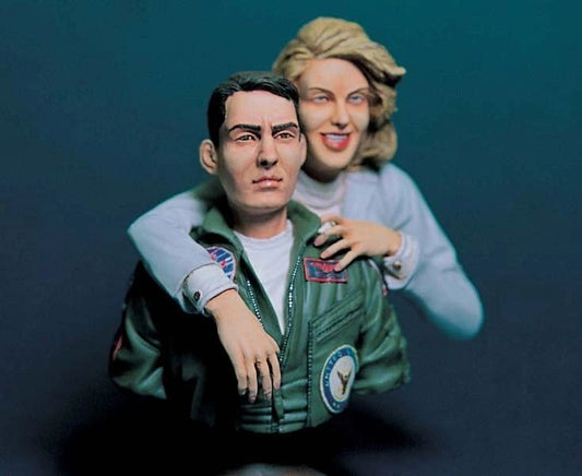 Legend Productions Top Gun Pilot & Girl 200mm